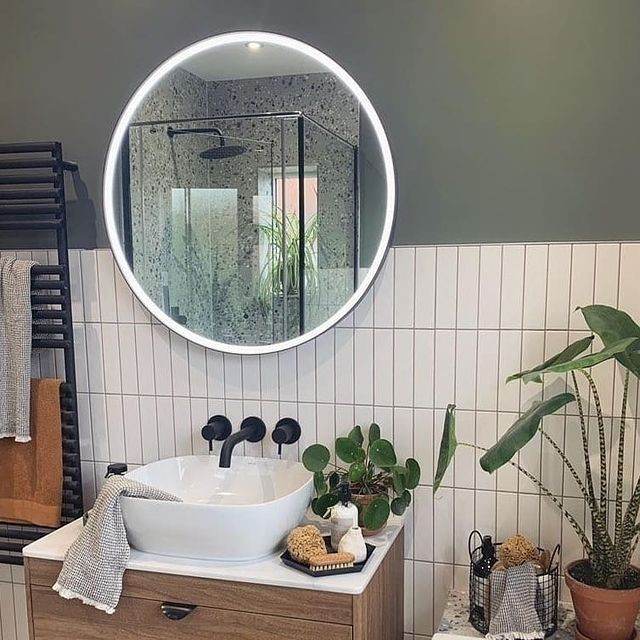 led mirror with lights
